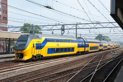 Twee jongens (15) met bivakmutsen lopen ‘uit nieuwsgierigheid’ over spoor bij Tilburg
