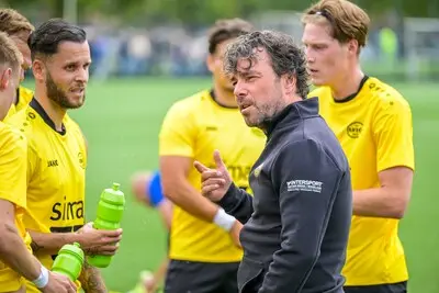 UNA jaagt met versterkingen uit profvoetbal op bovenste plekken: ‘We zijn er echt op vooruitgegaan’
