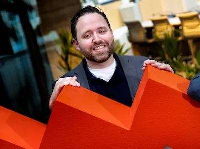 Bom barst binnen PvdA Eindhoven: uitgesproken raadslid uit de fractie gezet, gaat alleen verder