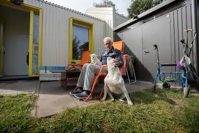 Theo (70) werd uit zijn huis gezet, waar zijn dealer zelfs woonde, nu woont hij in Skaeve Huse: 'Ik ben 86 dagen cokevrij'