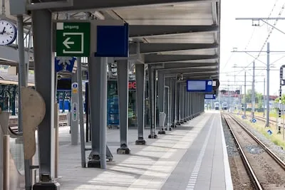Minder treinen tussen Den Bosch en Utrecht door verzakt spoor, hele dag ‘flinke vertragingen’