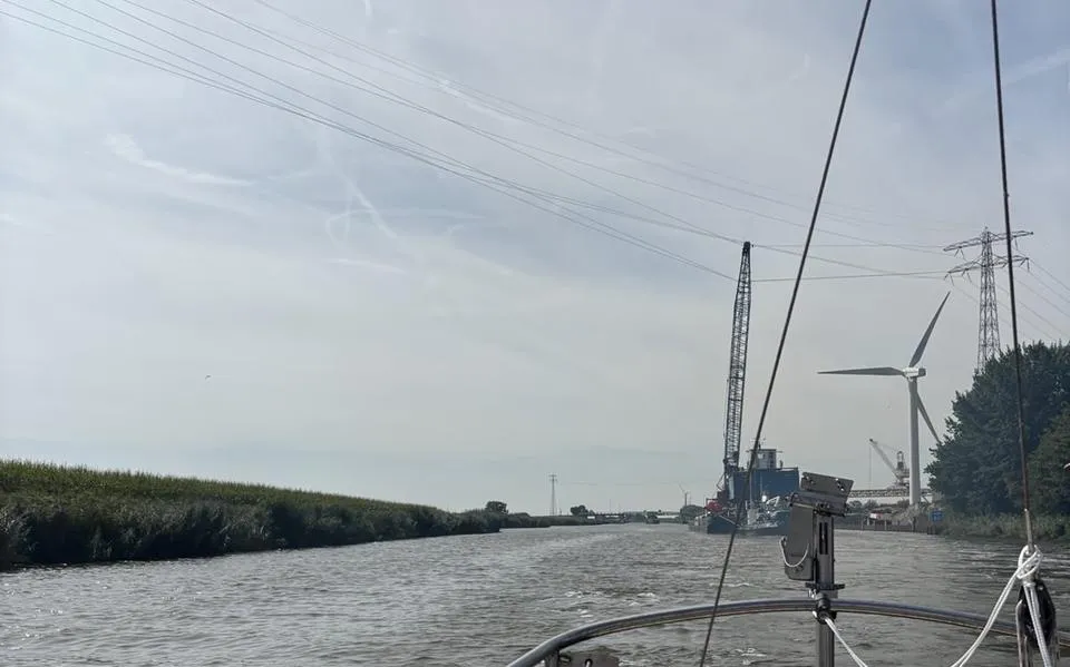 Maarten was ooggetuige van de kapotgetrokken hoogspanningsmast: ‘Het knetterde keihard en we zagen allemaal vonken’