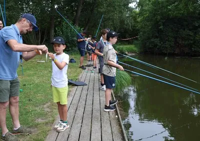 Jeugd maakt kennis met vissport bij de Kempense Plassen