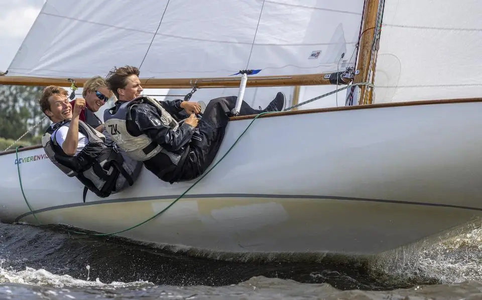Jongeren blazen de oudste eenheidszeilklasse nieuw leven in. ‘Het is leuk om je onder te dompelen in de wereld van een andere generatie’