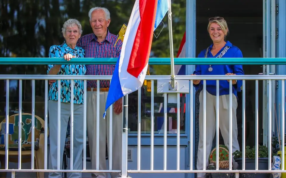 Hoe een kapotte schaats en een magneet hebben gezorgd voor het huwelijk van 65 jaar tussen Dirk (87) en Hannie (88) uit Sneek
