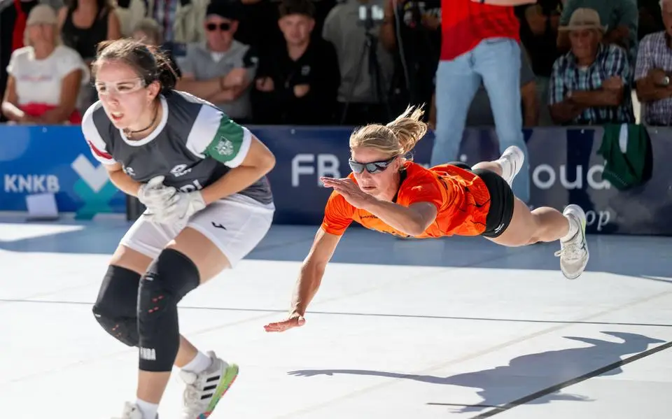 Muurkaatsen op de Olympische Spelen is een droom waar de zussen Zeinstra in hartje Leeuwarden een voorproefje van kregen