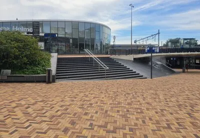 Stroevere steentjes niet alleen in Stiphout, ook bij station in Helmond: ‘Het was soms wel glad’