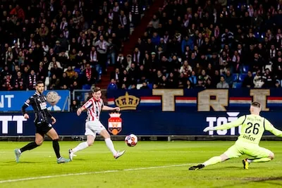 LIVE | Willem II zonder vertrekkende Meerveld, Van Loon maakt basisdebuut tegen FC Eindhoven