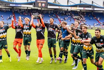 ‘Diefje’ van zeventienjarige held bezorgt FC Eindhoven stuntzege in Tilburg: ‘Spanning? Daar kan ik best goed mee omgaan’