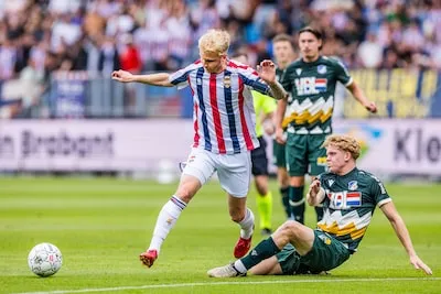 tilburg 2025 koning willem ii stadium season 2025 2026 dutch keuken kampioen divisie football match between willem ii and fc eindhoven willem ii player jari schuurman eindhoven player sven simons