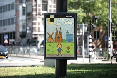 Posters ontworpen door Tilburgers hangen deze herfst in steden door heel Nederland