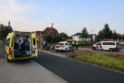 Fietsster aangereden door auto op Hoge Rijndijk in Zoeterwoude
