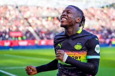 Bakayoko neemt afscheid tijdens PSV-FC Groningen