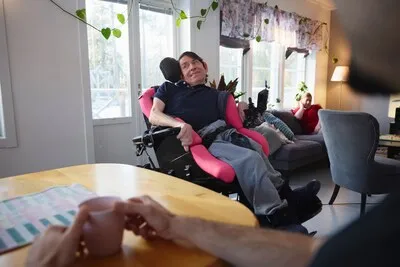 ‘Komt goed, we gaan er een leuke dag van maken’, zegt Bea maar van binnen is ze bang
