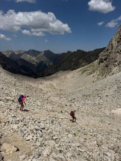 René dacht leuk een paar dagen in de bergen te gaan wandelen, maar het werd een helse tocht