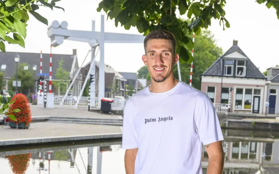 Zonder twijfel en met beide benen op de grond maakt Vasilios Zagaritis zich op voor de derby. ‘Ik weet wat ik goed en fout doe’