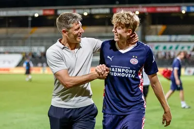 venlo 15 08 2025 seacon stadion de koel season 2025 2026 dutch keuken kampioen divisie match between vvv venlo and jong psv picture shows jong psv trainer coach stijn schaars and jong psv player nicolas verkooijen