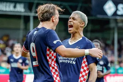 Thomas wil bij Jong PSV niet alleen op de brommer zitten, maar ook vaker op het scorebord staan: ‘Daar ligt voor mij de uitdaging’