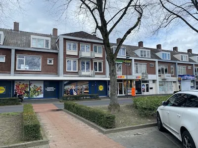 Samenscholingsverbod in Veldhoven heringevoerd: 'Bewoners voelen zich onveilig door harde muziek en rondscheurende scooters'
