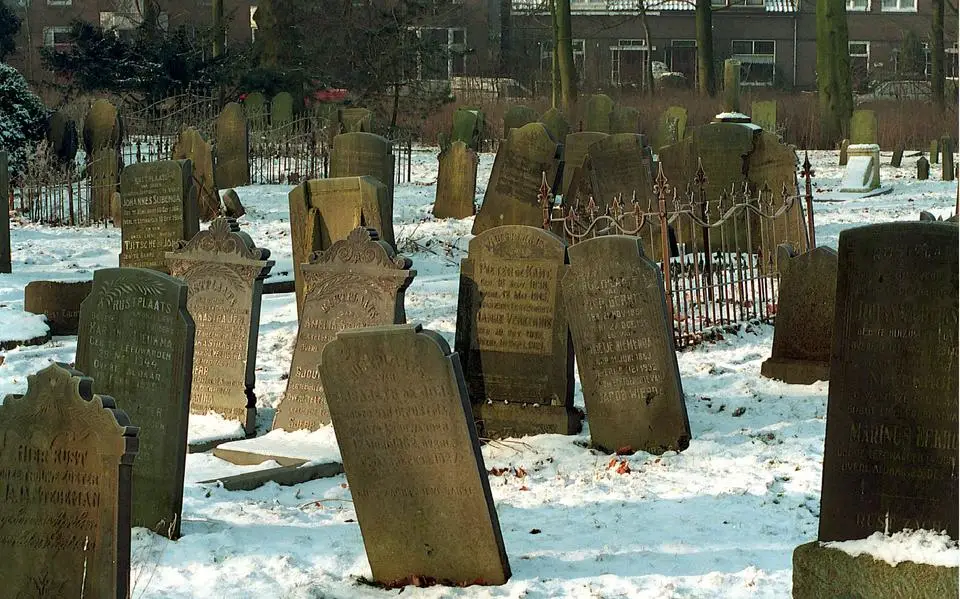 De kinderdoder was weer in het dorp: hoe Fries gezin in een week vier kinderen verloor | LC commentaar