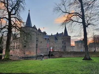 Beleef Kasteel Helmond tijdens Open Monumentendagen: van ridderverhalen tot metselen voor kids