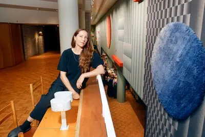 Kolossaal wandkleed in foyer Utrechts muziekpaleis is kroonjuweel van TextielLab