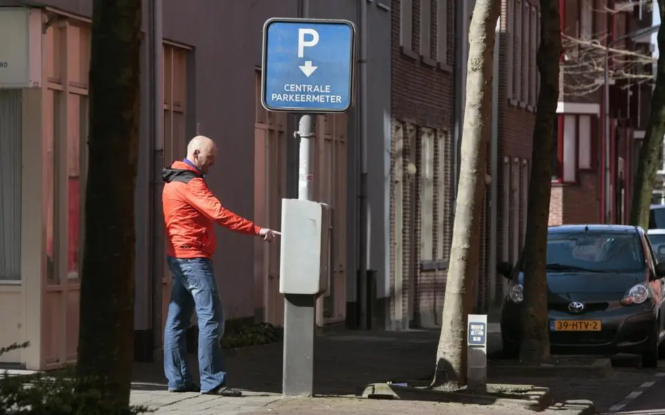 Een parkeerautomaat is straks ver te zoeken. Friese ouderenbonden maken er verkiezingsissue van