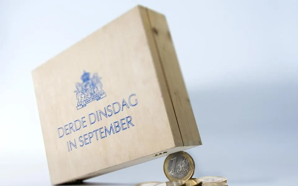 Beleidsarme Prinsjesdag is democratisch moetje. Maar voldoendes voor overheidsfinanciën zijn geruststellend | LC Commentaar
