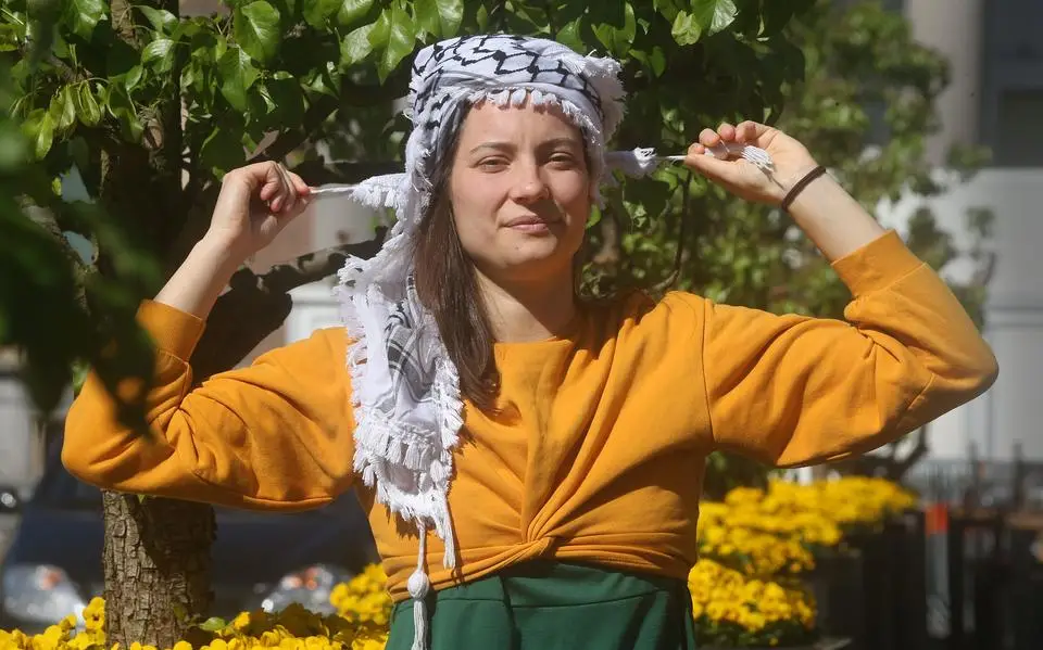 Activist Roos (30) uit Raard gaat met hulpvloot naar Gaza. ‘Wat ons te wachten staat is niks vergeleken met wat Palestijnen meemaken’
