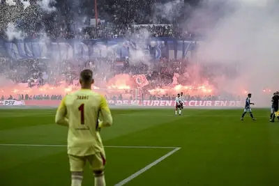 LIVE | Saibari opent met rake kopbal score voor PSV tegen Ajax in eerste topper van seizoen