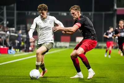 LIVE | Dramatische start voor PSV tegen Excelsior, doelpunt Saibari afgekeurd