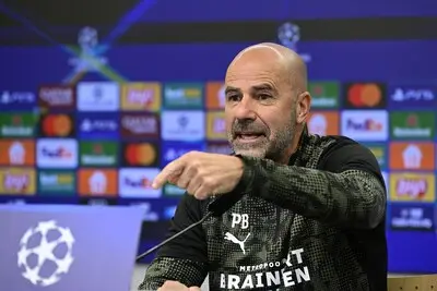Bosz mist met PSV opnieuw sterke troeven in Leverkusen, maar zegt dat hij het gaat oplossen: ‘Het brengt me niks om te klagen’