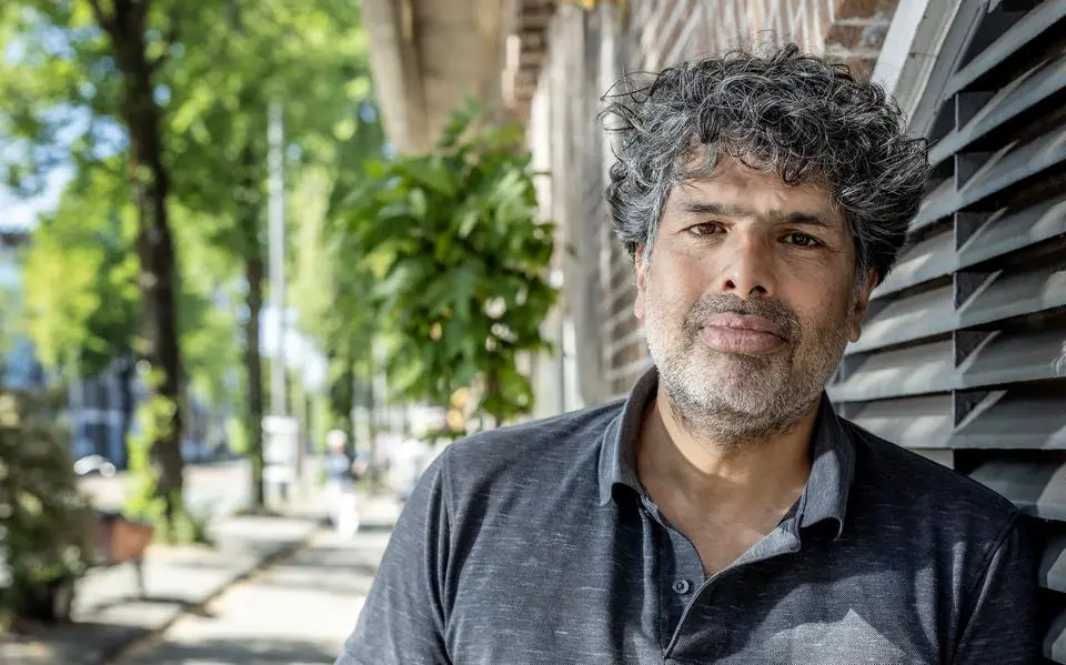 Hebban Debuutprijs 2025 voor Groningse slagersroman ‘Ossenkop’ van Manik Sarkar