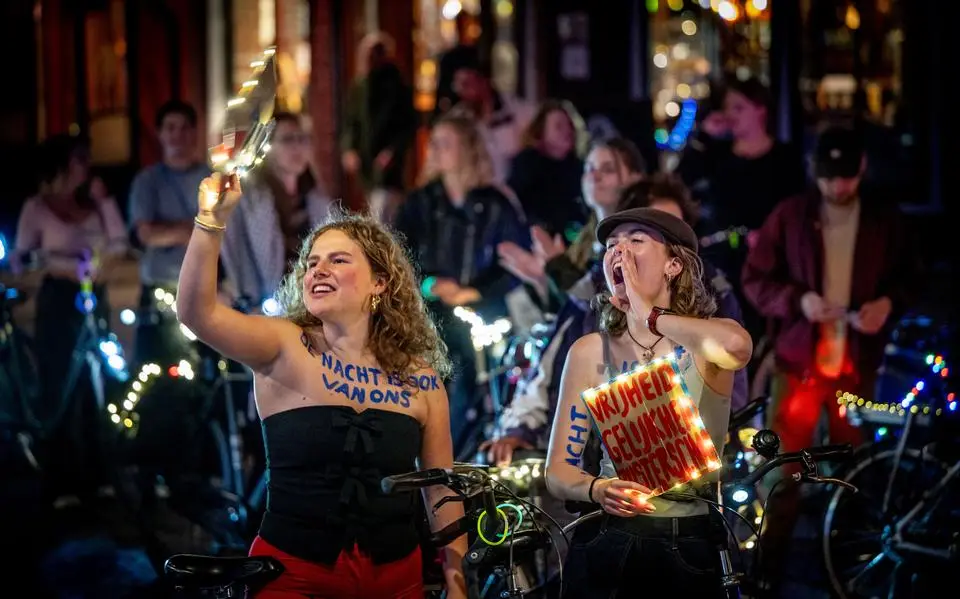 Na de tocht om de nacht terug te eisen werd een groepje vrouwen in Leeuwarden lastiggevallen. ‘Dat punt hebben we toch net gemaakt?’