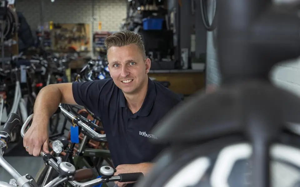Fietsenmaker Robert Jan (34) uit Leeuwarden weigert onveilige fatbikes te repareren