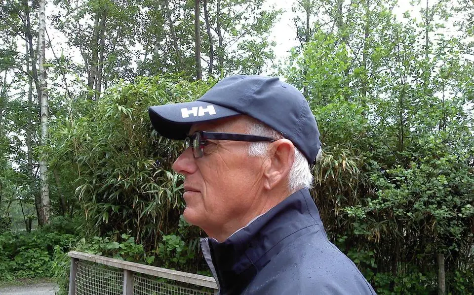 Dirk (75) uit Feanwâlden liep op minder dan een half hart twee keer de wereld rond
