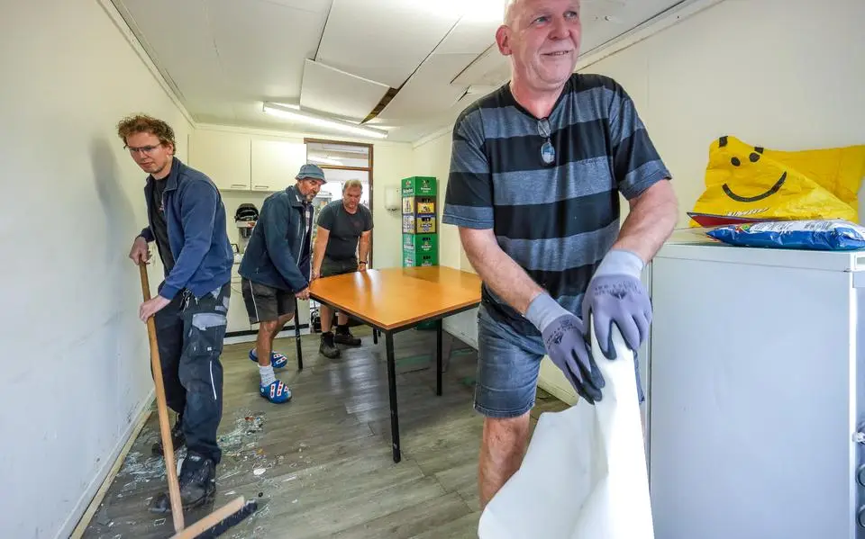 Twee jongens blijken verantwoordelijk voor de 1150 euro schade bij de praalwagenopslag in Sint Nicolaasga