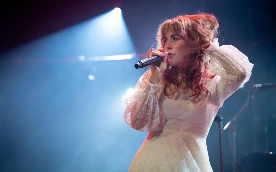 Jong talint Mayte (19) út Húns wint Frysktalich songfestival Liet. En de hiele Fryske muzyk is winner