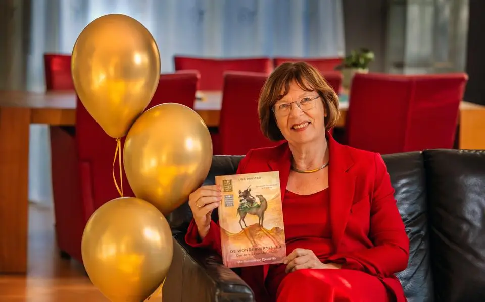 Lida (64) uit De Knipe wint belangrijkste kinderboekenprijs. ‘Dêr dreame je as skriuwer wolris fan, mar dan tinke je: nah, dat is sa bysûnder’