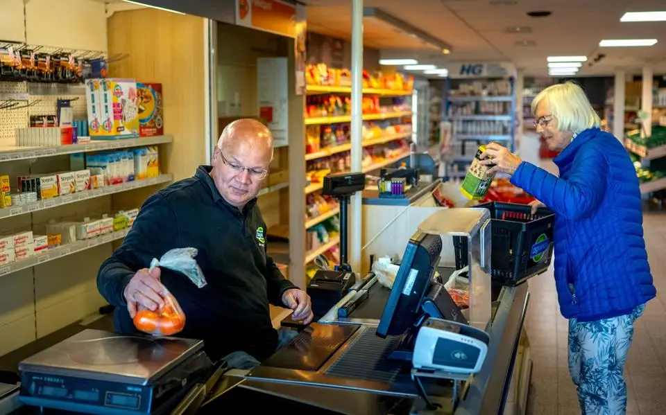 Nij Beets zoekt met spoed een winkelier. ‘Ien dy’t siel en sillichheid deryn leit’