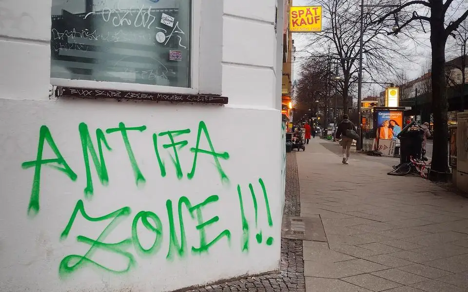 De motie om Antifa op de terrorismelijst te laten zetten, is onpraktisch en antidemocratisch, zegt Beatrice de Graaf | opinie