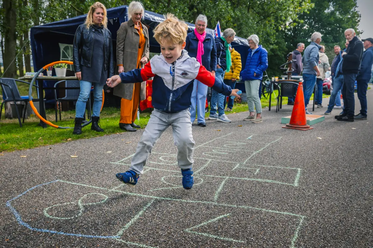 In Terband kijken buren naar elkaar om. ‘Buorlju kinne it echt meitsje of brekke’