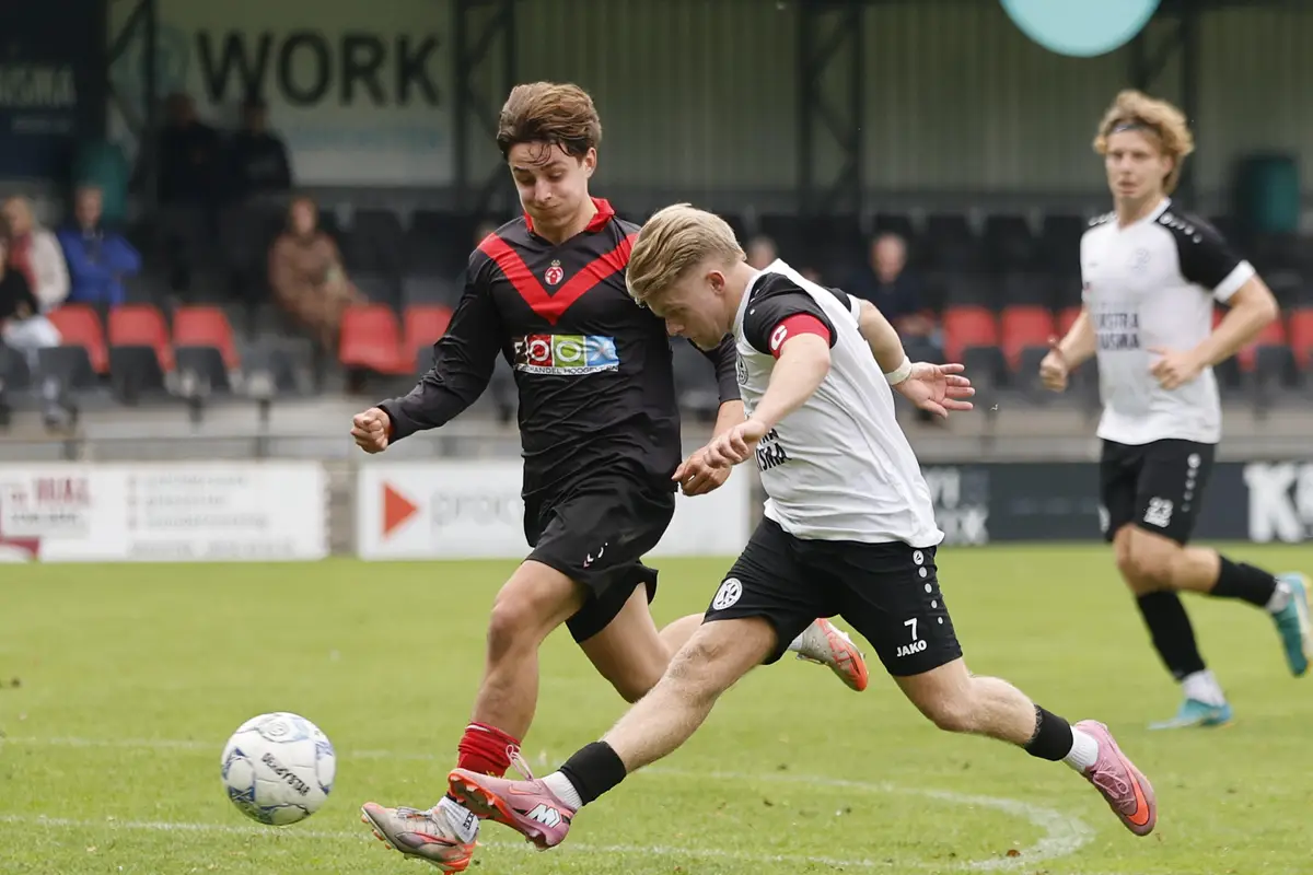 Winnend Drachtster Boys maakt het zichzelf lastig. ‘We moeten volwassener spelen en betere keuzes maken’