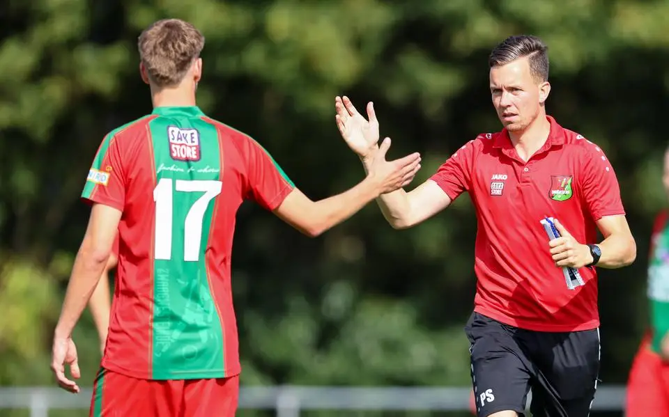 Verdediger Marco van Leijen en trainer Pieter Santema keerden bij Zwaagwesteinde terug bij een club in bloei
