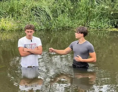 Ontregelende acteur en artiest Noël van Kruysdijk (19) is niet te stoppen: ‘Laat mij gewoon in het water zitten’