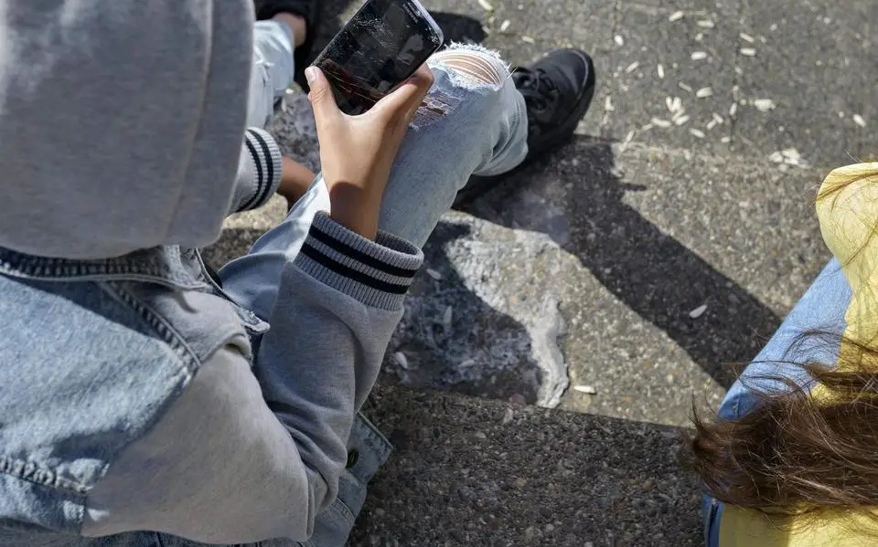 Onderzoek: kwart jongeren maandelijks online buitengesloten