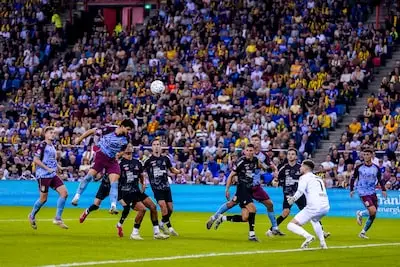 Twee penalty’s niet genoeg: Helmond Sport onderuit tegen Vitesse