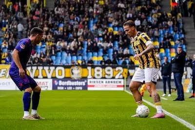 LIVE | Vitesse - Willem II wordt stilgelegd vanwege vuurwerk op de tribune