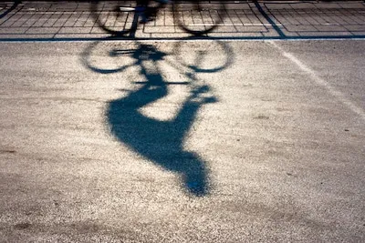 Fietser bespuugd en ernstig mishandeld door groep jongens in Eindhoven