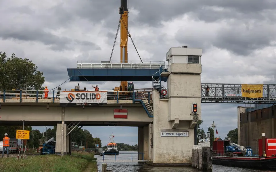 Brug Uitwellingerga eerder open dan verwacht. Auto’s kunnen weer oversteken